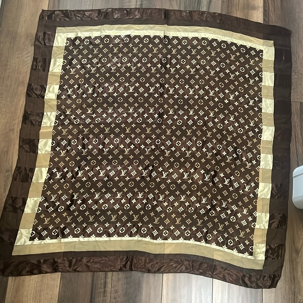 Louis Vuitton Silk scarf